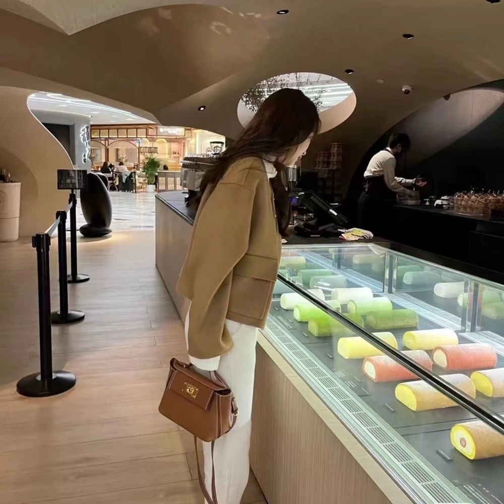 Meet your Posher, Livia